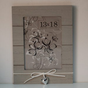 Marco de madera gris claro con adorno 13 x 18